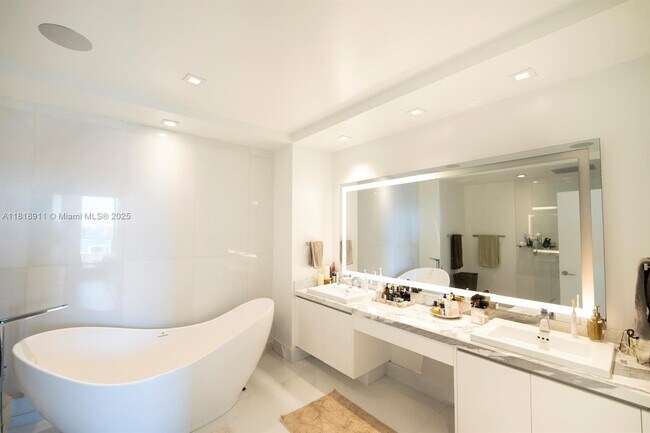 Building Photo - 330 Sunny Isles Blvd