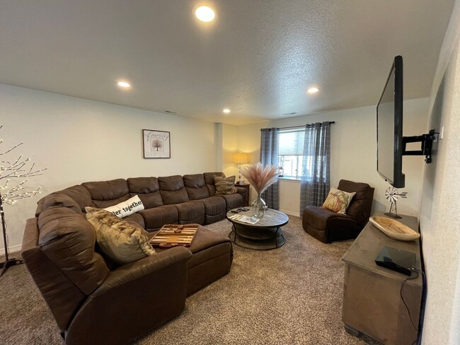 Building Photo - Harmonious Blend of Style, Comfort, and Fu...