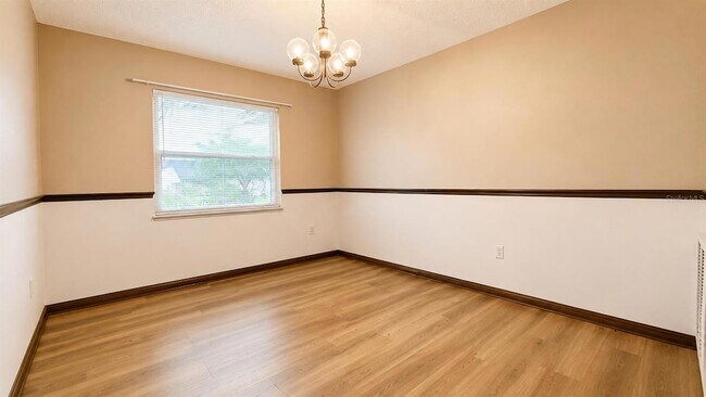 Building Photo - 35025 Raintree Dr