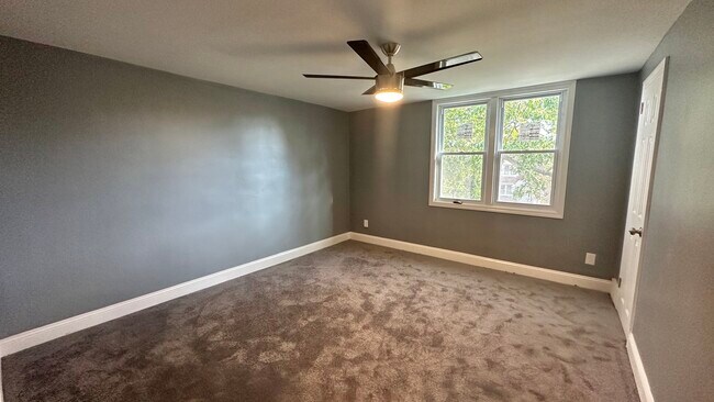 Building Photo - 5152 Crestwood Dr