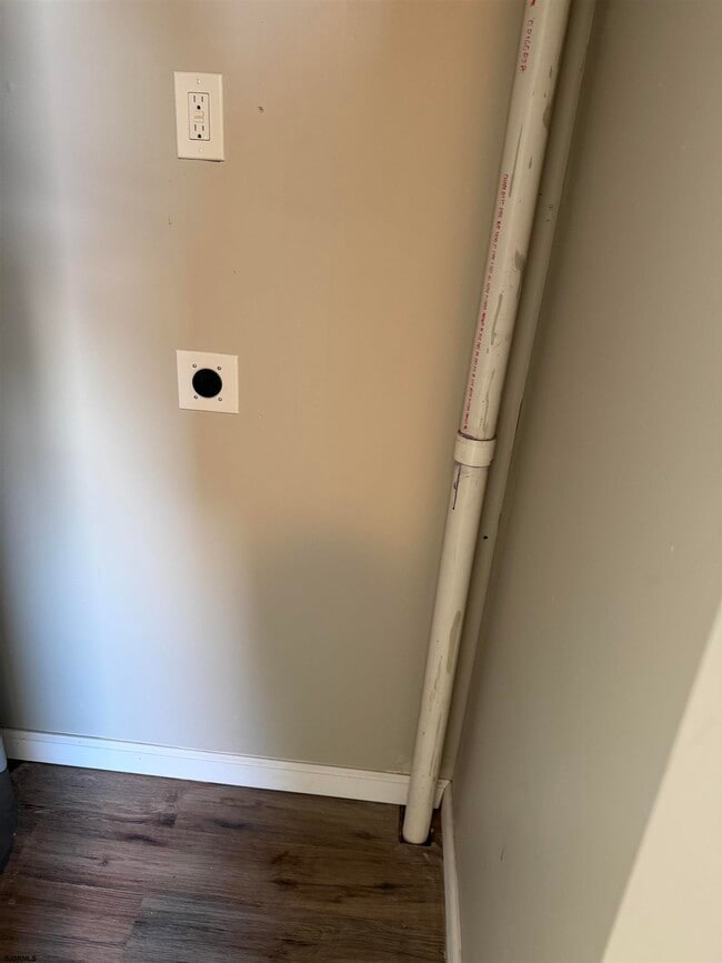 Building Photo - 120 N Congress Ave