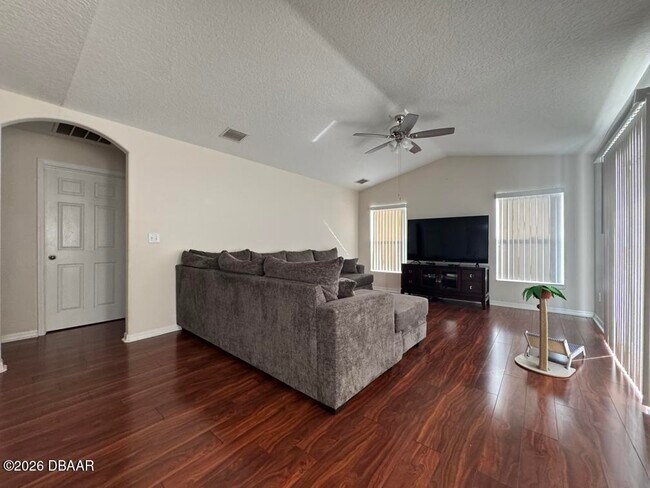 Building Photo - 252 Fountain Lake Blvd