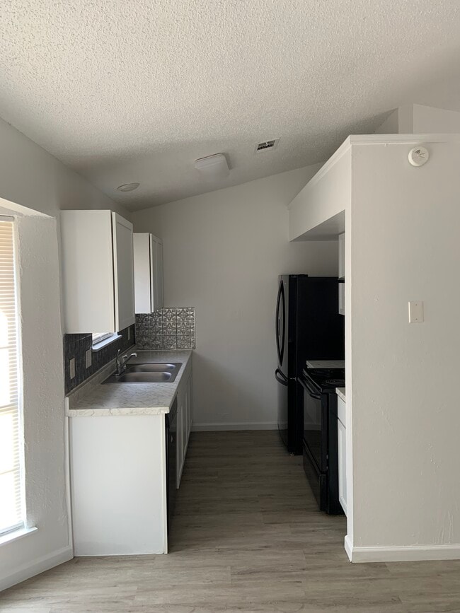 Building Photo - Grasslands