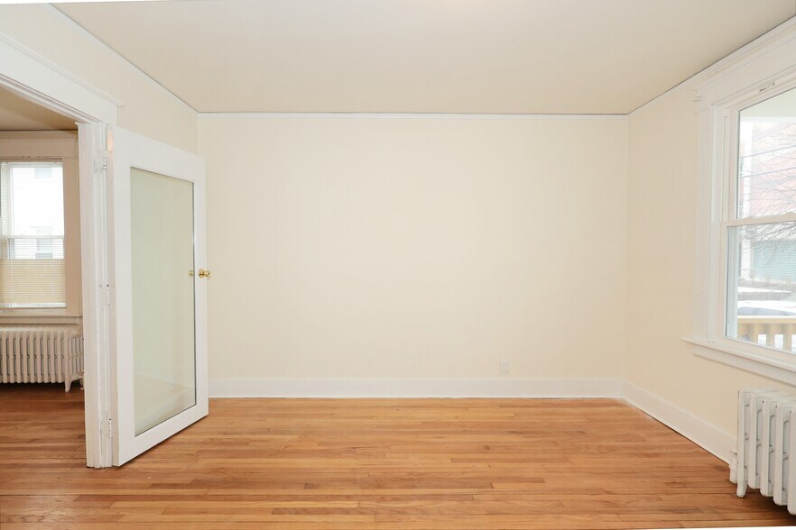 Building Photo - 146 Division St