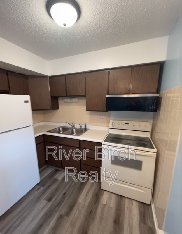 Building Photo - 616 New St