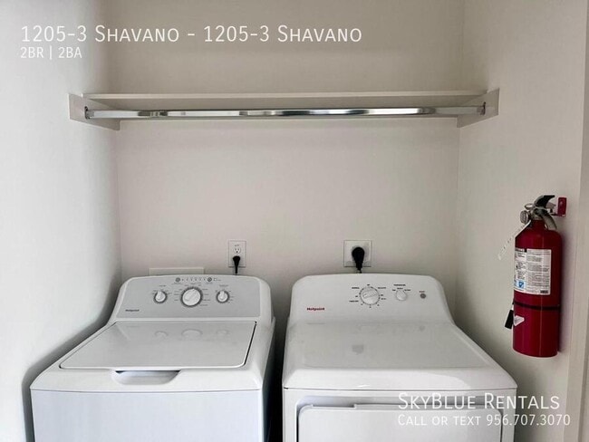 Building Photo - 1205 Shavano Dr