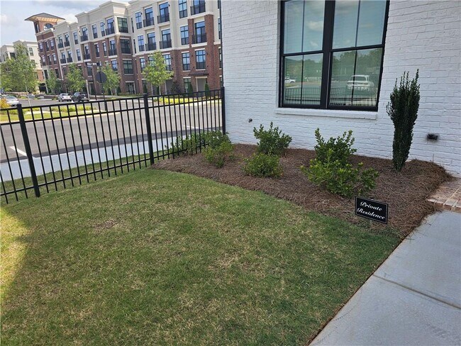 Building Photo - 500 Healy Dr