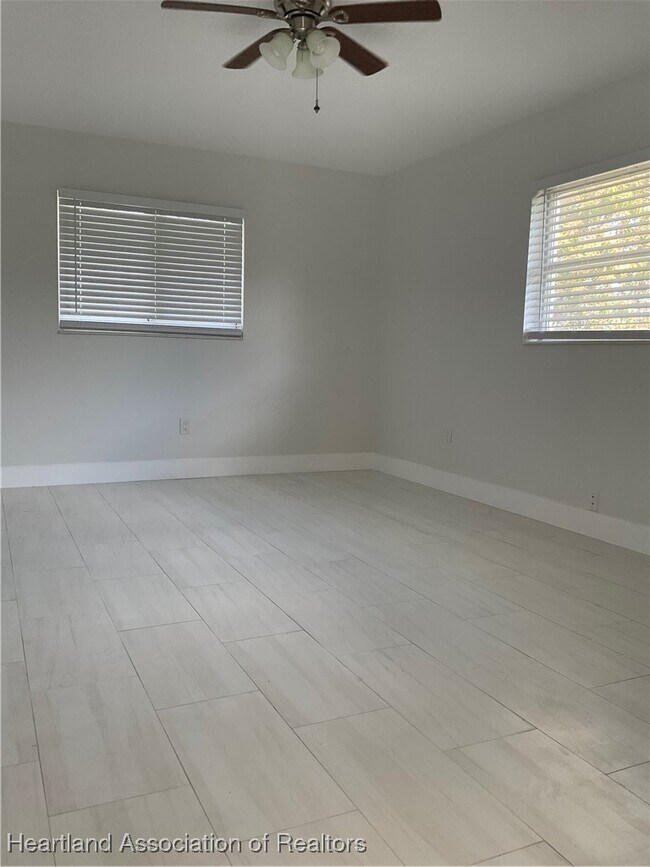 Building Photo - 113 Jasmine Ct