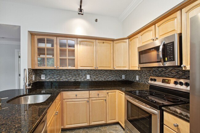 Building Photo - Logan Circle! Available Now! High End // 2...