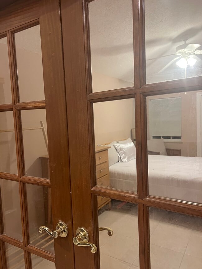 Building Photo - 922 Jackson Way