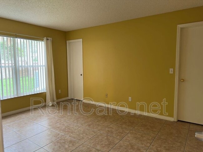 Building Photo - 1361 Lucaya Cir