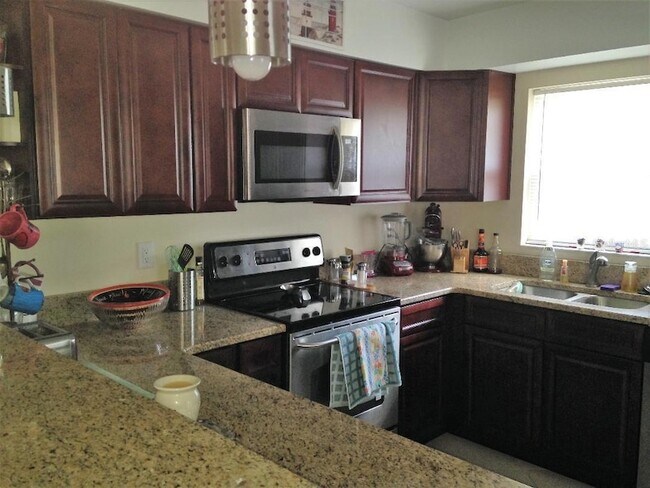 Building Photo - 1498 Findlay St