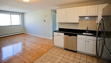 Building Photo - 2bed/1 bath in Somerville
