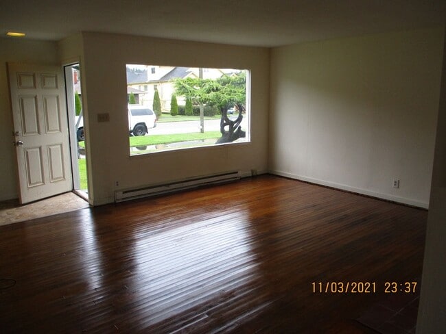 Building Photo - 3022 Sumner Ave