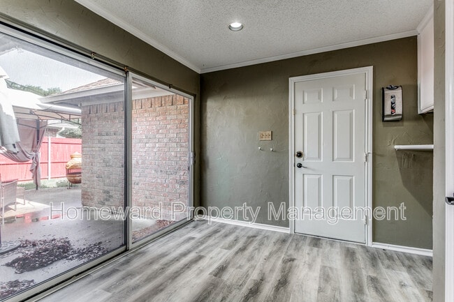 Building Photo - 2621 Cummings Dr