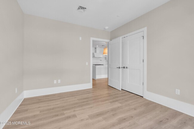 Building Photo - 218 3rd Ave