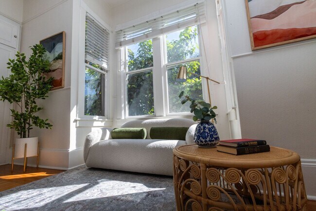 Building Photo - 703 Manzanita Ave