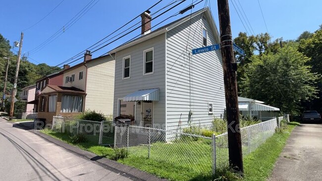Building Photo - 1271 Lewis St