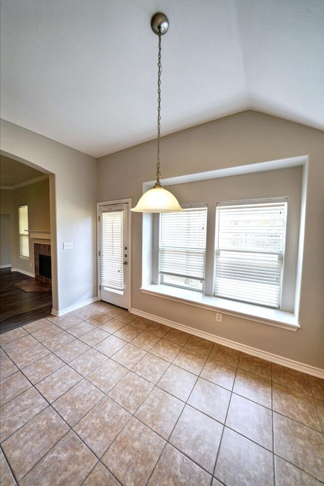 Building Photo - Stunning 4-Bedroom Home in Live Oak Hills,...