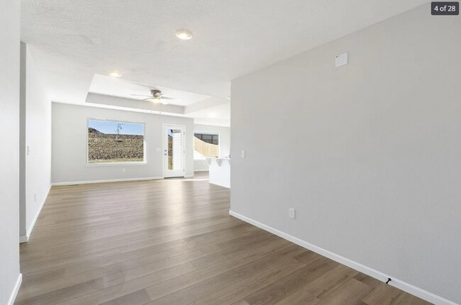 Building Photo - GORGEOUS 4 BED 2 BATH