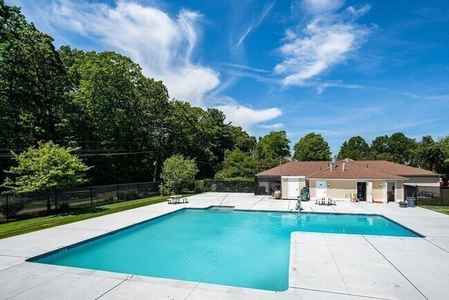 Building Photo - 15 Village Hill Ln