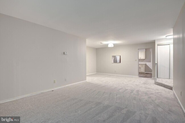 Building Photo - 5906 Cove Landing Road Unit 102