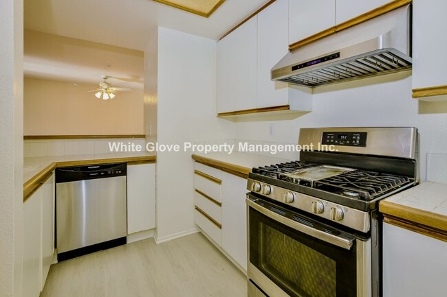 Building Photo - 2 Bedroom Condo in Gated Garden Grove Complex
