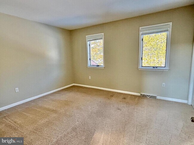 Building Photo - 498 Dean Dr