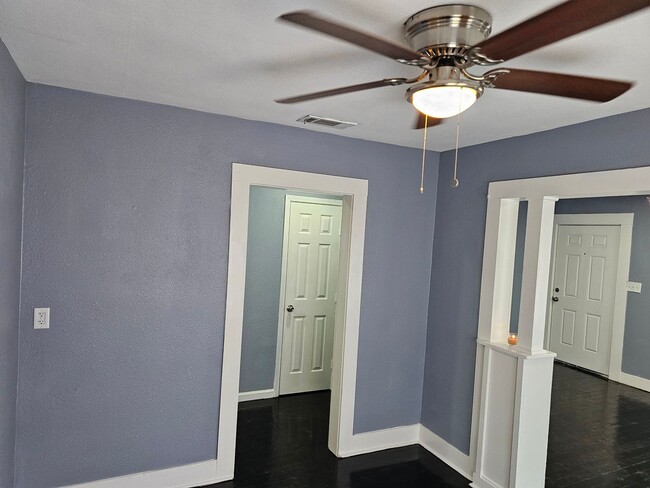 Building Photo - 2 bedroom house for rent in Downtown Killeen