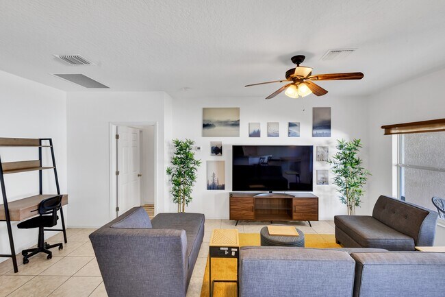 Building Photo - 10360 Cypress Trail Dr