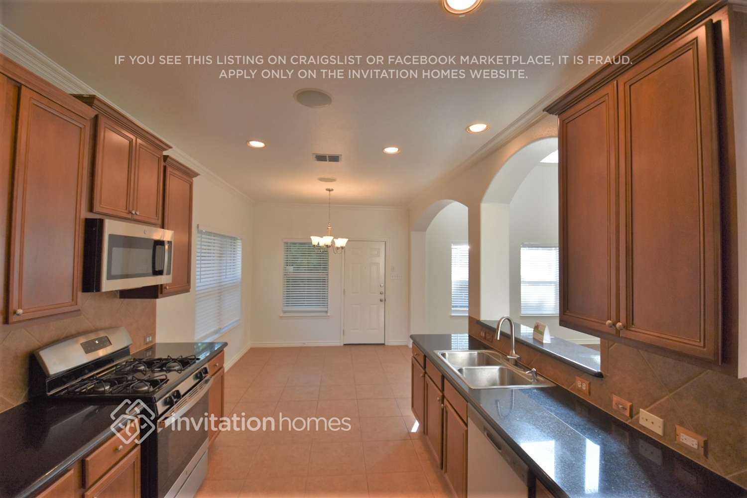 Building Photo - 15676 Sweetpine Ln