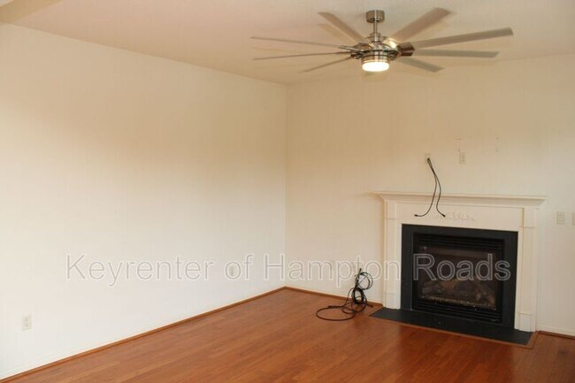 Building Photo - 3901 Grand Isle Dr