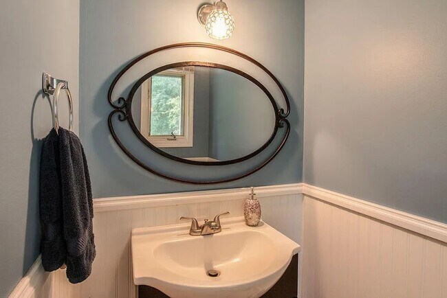 Building Photo - Townhouse for Rent – South Burlington, VT