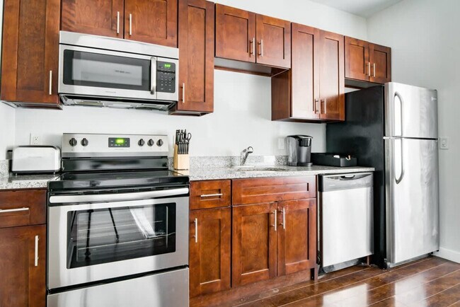 Building Photo - 1016 18th Ave S