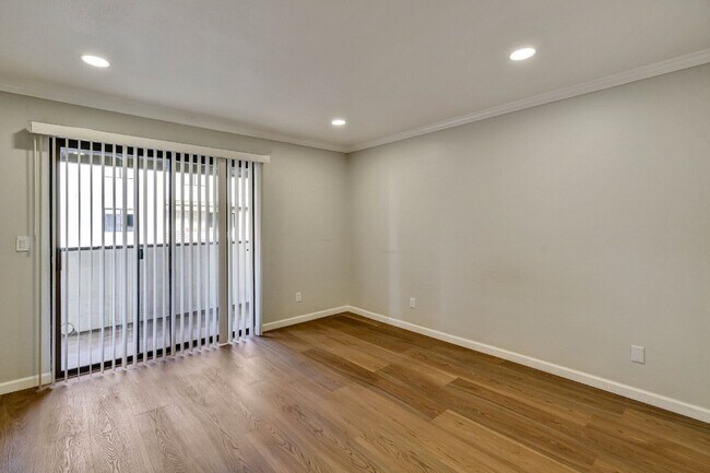 Building Photo - 614 San Conrado Terrace