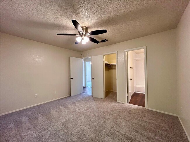 Building Photo - 508 Willowbend Cove