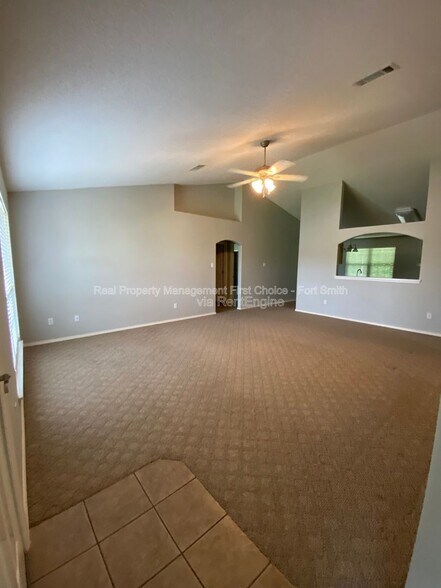Building Photo - 1475 E Gate Dr