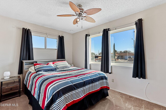 Building Photo - 4713 Sun Valley Dr