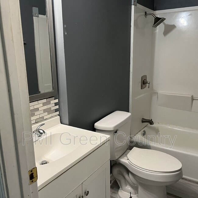 Building Photo - 4547 E Young Ct