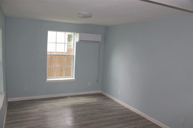 Building Photo - 1015 30th St