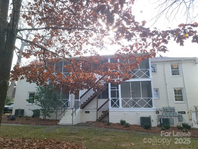 Building Photo - 2114 Brandon Cir