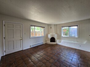 Building Photo - 140A Candelario St