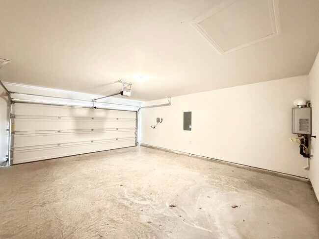 Building Photo - 1116 Riverbrook Ln