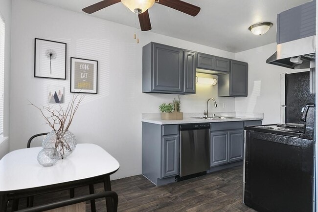 Building Photo - Kentwood Apartments