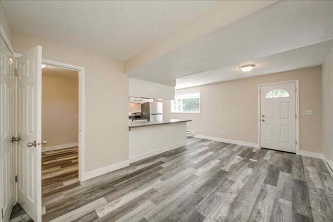 Building Photo - Newly Remodeled Boise Bench Duplex