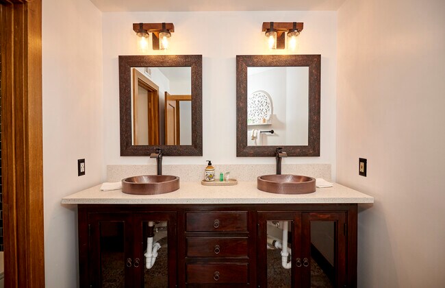 Building Photo - 7080 Via del Mar