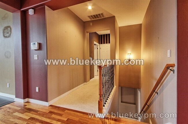 Building Photo - 4 Bed, 3 Bath Home in Happy Valley with Pr...