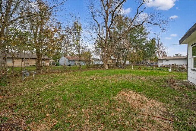 Building Photo - 5833 Southlea St