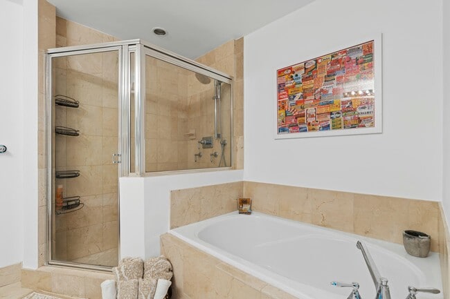 Building Photo - 410 Evernia St