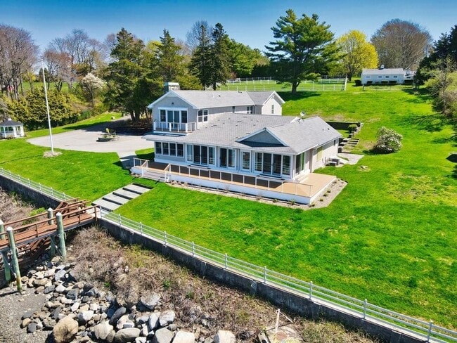 Primary Photo - 149 Nanaquaket Rd